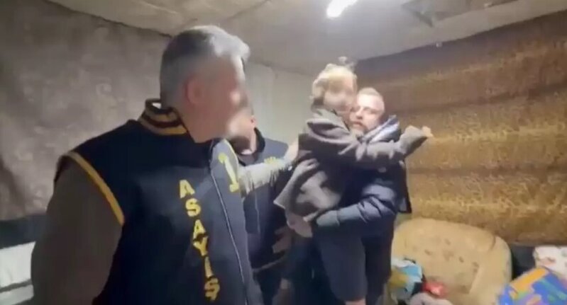 7 il əsarətdə saxlanılan 8 yaşlı uşağın dəhşətli həyatı ortaya çıxdı