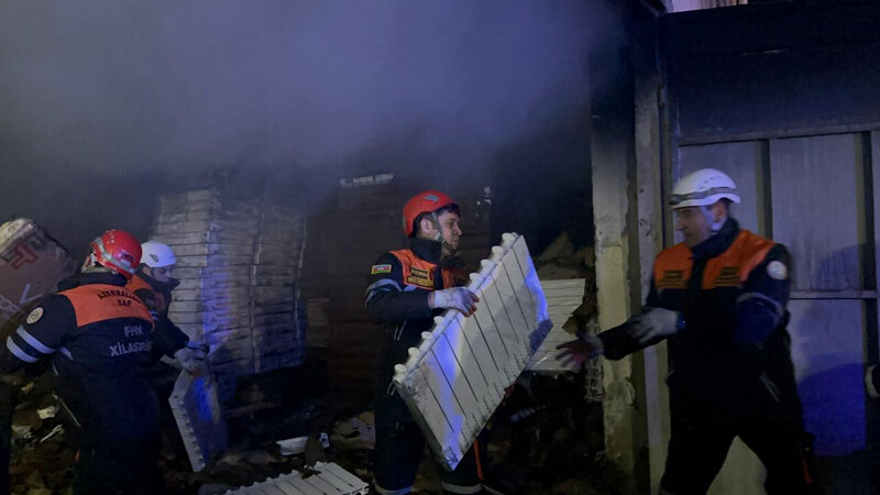 Bakıdakı güclü yanğın söndürüldü - Video -Fotolar - Yenilənib