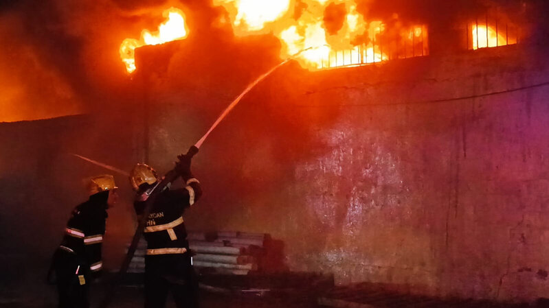 Bakıdakı güclü yanğın söndürüldü - Video -Fotolar - Yenilənib