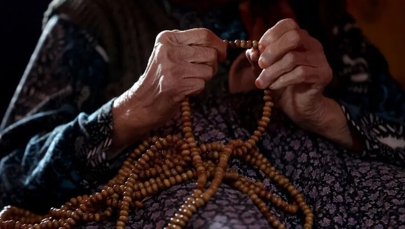 96 yaşlı qadının həyat enerjisi gənclərə nümunə oldu