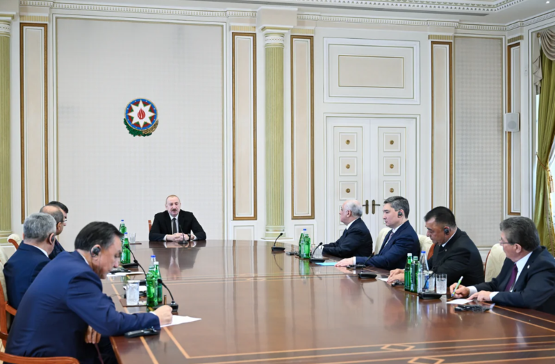 İlham Əliyev TDT-yə üzv dövlətlərin hökumət başçılarının görüşünün iştirakçılarını qəbul edib - FOTO