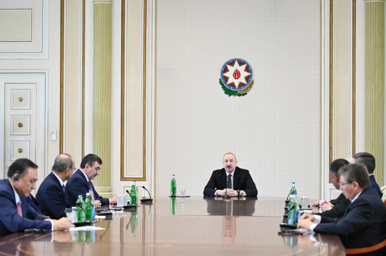 İlham Əliyev TDT-yə üzv dövlətlərin hökumət başçılarının görüşünün iştirakçılarını qəbul edib - FOTO