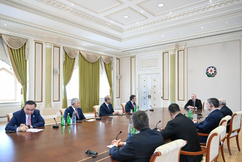 İlham Əliyev TDT-yə üzv dövlətlərin hökumət başçılarının görüşünün iştirakçılarını qəbul edib - FOTO
