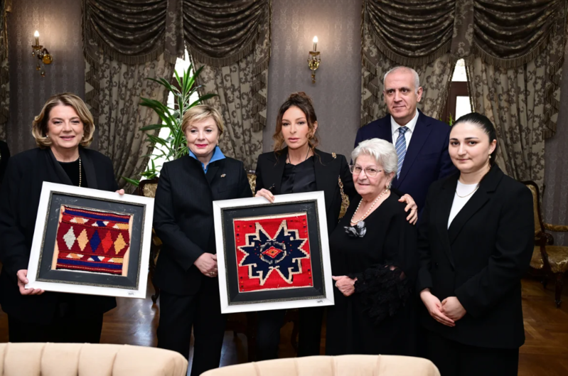 Mehriban Əliyeva Tbilisidə Mirzə Fətəli Axundzadə adına Azərbaycan Mədəniyyəti Muzeyi ilə tanış olub - FOTO