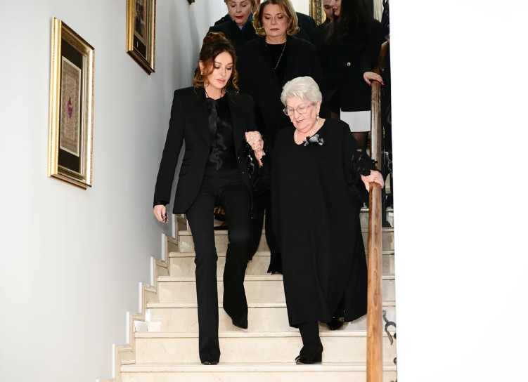 Mehriban Əliyeva Tbilisidə Mirzə Fətəli Axundzadə adına Azərbaycan Mədəniyyəti Muzeyi ilə tanış olub - FOTO