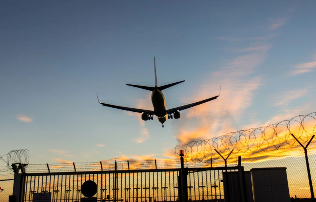 Suriya hava məkanının açıldığını bəyan etdi