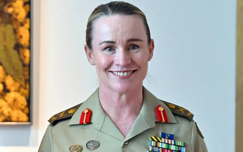 Bu ölkədə qadın ordu komandanı oldu - İlk dəfə