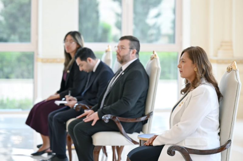 İlham Əliyev Kolumbiyanın yeni təyin olunmuş səfirini qəbul edib - FOTO