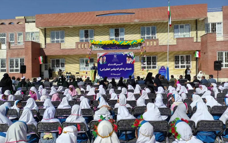 İranda məktəblər distant təhsilə keçir