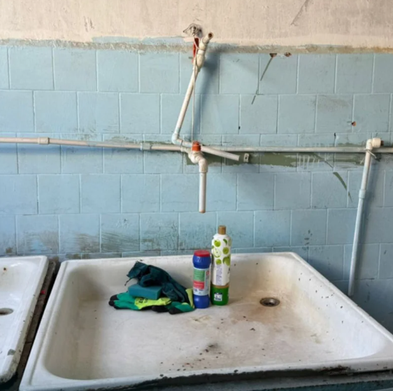 Azərbaycanda bəzi məktəblərin bufetlərində qadağan edilən məhsullar satılırmış - FOTO