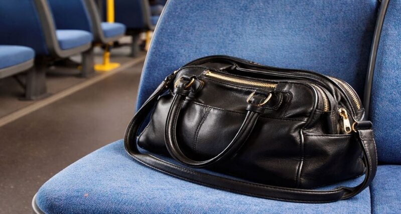 Avtobusda unudulan çantadan sərvət çıxdı