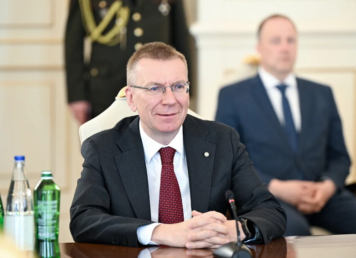 Azərbaycan və Latviya prezidentlərinin geniş tərkibdə görüşü keçirilib - FOTO