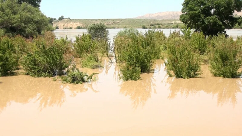 Kürdə suyun səviyyəsi artdı, Qarqar çayında bənd yarıldı (YENİLƏNİB/FOTO)