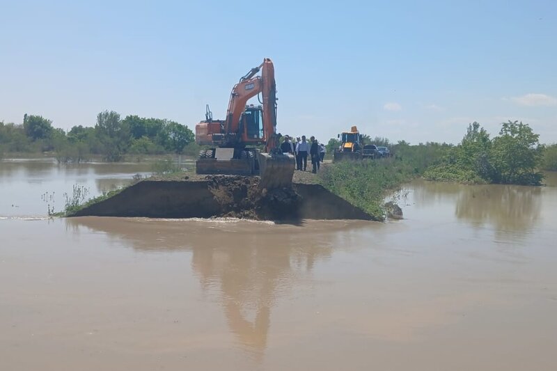 Kürdə suyun səviyyəsi artdı, Qarqar çayında bənd yarıldı (YENİLƏNİB/FOTO)