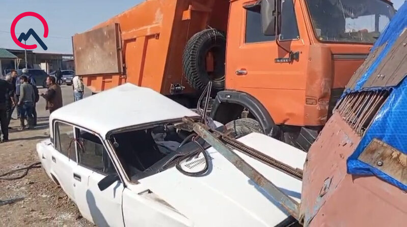 Ağcabədidə ağır qəza - Ölən var, ata və övladları yaralıdır - Fotolar