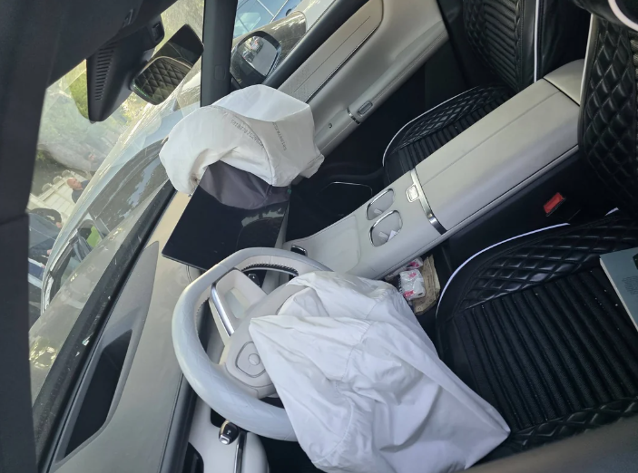 Xəyal Rza ailəsi ilə birgə Göyçayda qəzaya düşdü - FOTO