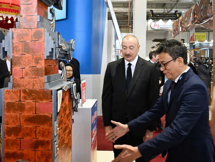 İlham Əliyev 19-cu "Caspian Agro Week" və 31-ci "InterFood Azerbaijan" sərgiləri ilə tanış olub - FOTO