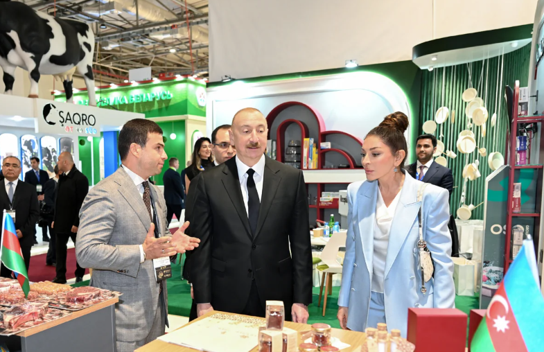 İlham Əliyev 19-cu "Caspian Agro Week" və 31-ci "InterFood Azerbaijan" sərgiləri ilə tanış olub - FOTO