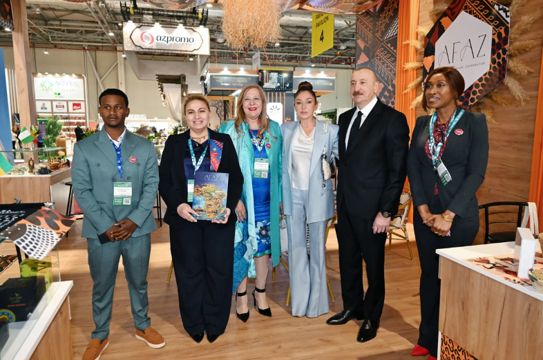 İlham Əliyev 19-cu "Caspian Agro Week" və 31-ci "InterFood Azerbaijan" sərgiləri ilə tanış olub - FOTO