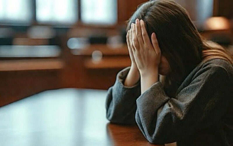 "Məni narkomanlarla evdə tək qoyurdular" - Bıçaqlanan ana oğlunu bağışlamadı...