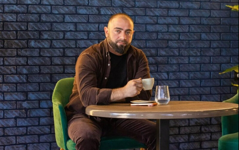 İş adamı restorandan çıxarkən güllələndi - Foto - Yenilənib