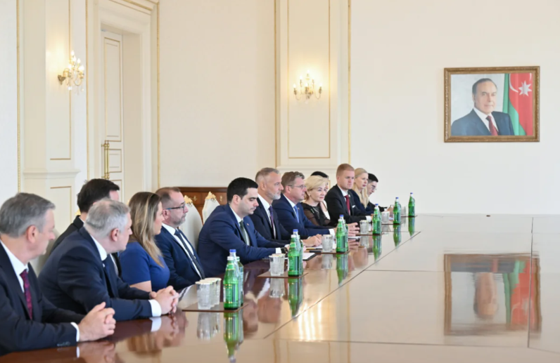 İlham Əliyev Slovakiya Milli Şurası sədrinin başçılıq etdiyi nümayəndə heyətini qəbul edib - FOTO
