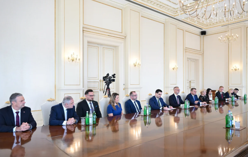İlham Əliyev Slovakiya Milli Şurası sədrinin başçılıq etdiyi nümayəndə heyətini qəbul edib - FOTO