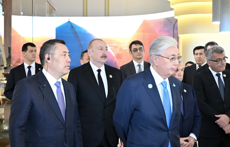 İlham Əliyev və TDT-nin qeyri-rəsmi Zirvə görüşünün digər iştirakçıları Türküstanda bir sıra mədəni məkanlarla tanış olublar - FOTO