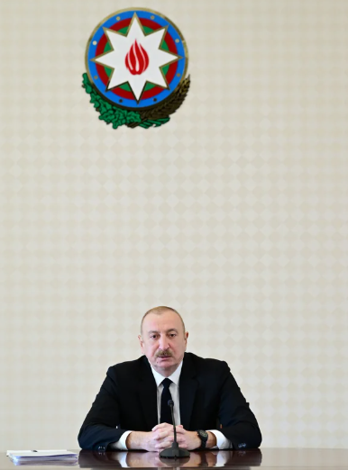 İlham Əliyev müşavirə keçirdi - FOTO