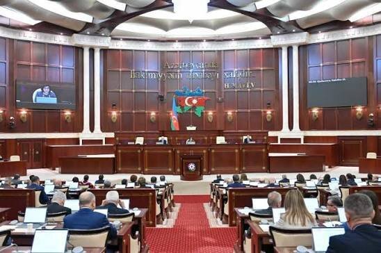 Deputat sürücülər üçün cərimə limitinin 30 bala qaldırılmasını təklif edib