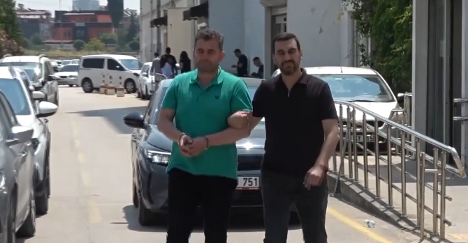 Oğlunu güllələyərək öldürən keçmiş polis ifadə verdi: "Bir anlıq əsəbləşdim" - VİDEO