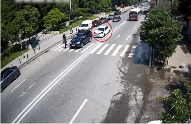 Bakıda piyadalara yol verən avtomobillərin qəzalarının ANBAAN GÖRÜNTÜLƏRİ