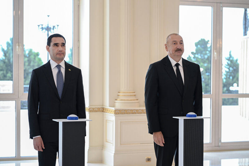 Azərbaycan Türkmənistana tanker hədiyyə edib - FOTO