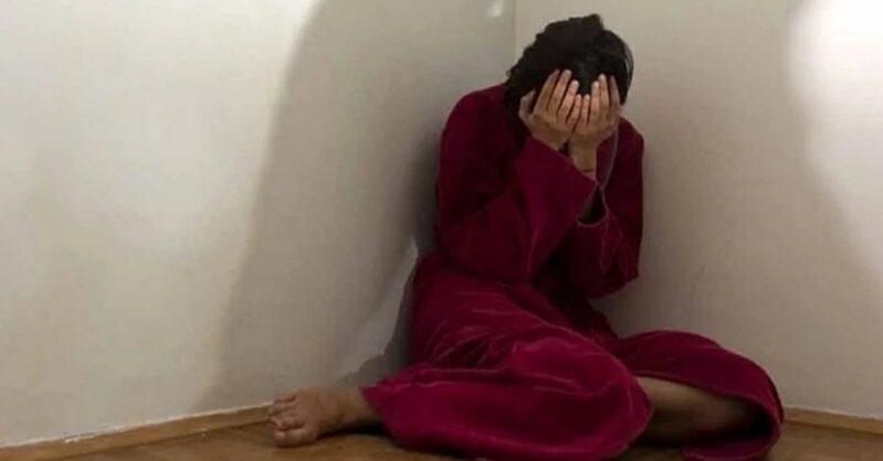 Kişi yemək hazırlamayan arvadına telefonla vuraraq xəsarət yetirdi
