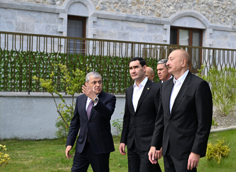 Prezidentlər İlham Əliyev və Sərdar Berdiməhəmmədov Şuşa şəhərində inşa edilmiş birinci yaşayış kompleksində olublar