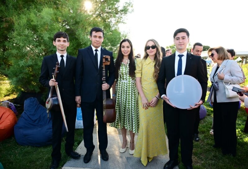 Leyla Əliyeva və Alyona Əliyeva Xeyirxahlıq Festivalında iştirak ediblər