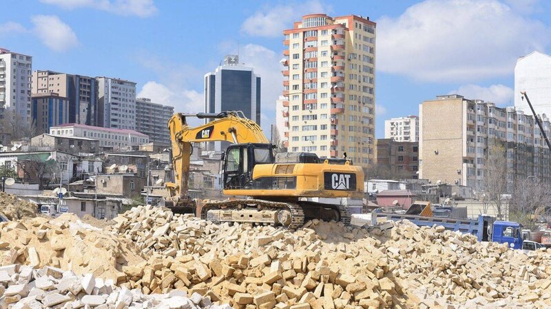 Bakının bir qəsəbəsində SÖKÜNTÜ BAŞLADI: Kompensasiya veriləcək