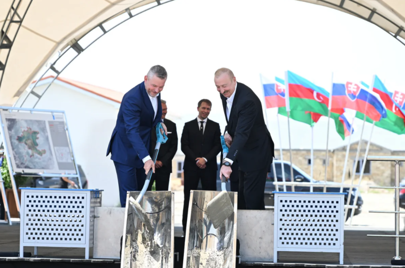 Slovakiyadan Azərbaycana məktəb hədiyyəsi: Prezidentlər təməlqoyma mərasiminə qatıldılar - FOTO