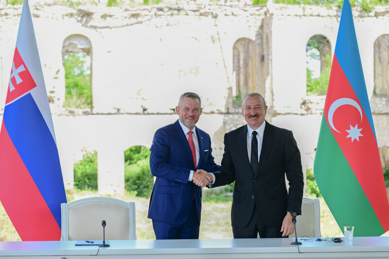 Slovakiya və Azərbaycan dost ölkələrdir və strateji tərəfdaşlardır