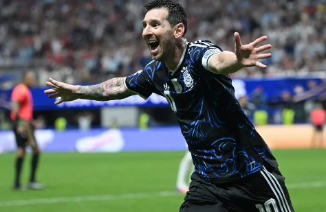 Messi İngiltərə üzərində qələbəni Maradonaya həsr etdi