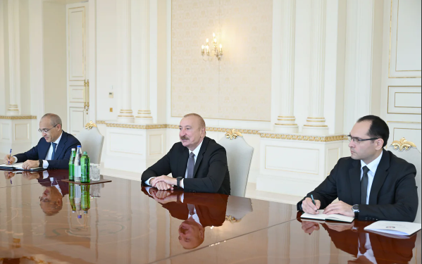 Prezident İlham Əliyev "John Deere" şirkətinin nümayəndə heyətini qəbul edib - FOTO