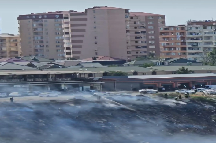 Bakıda açıq ərazidə yanğın başlayıb