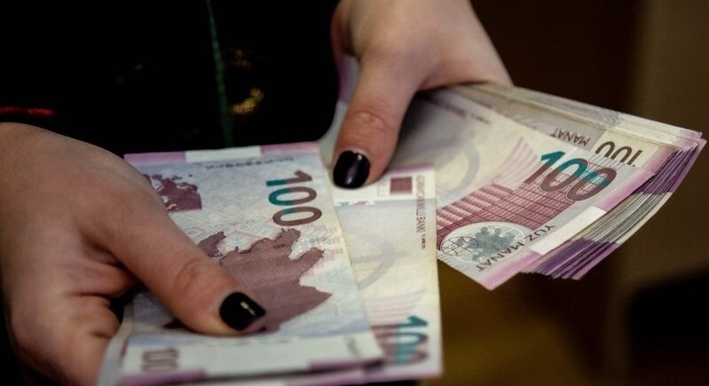Azərbaycanda qadın vətəndaşın 5100 manat pulunu mənimsəyib - İDDİA