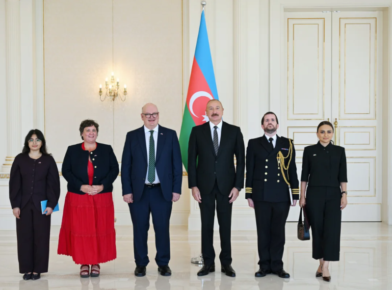 İlham Əliyev Böyük Britaniyanın Azərbaycana yeni təyin olunmuş səfirini qəbul edib - FOTO