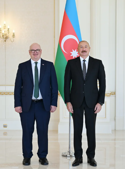 İlham Əliyev Böyük Britaniyanın Azərbaycana yeni təyin olunmuş səfirini qəbul edib - FOTO