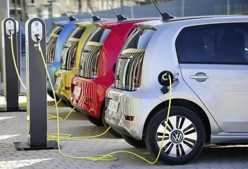 Elektromobillərə tələbat AZALIR: Səbəb nədir? - AÇIQLAMA