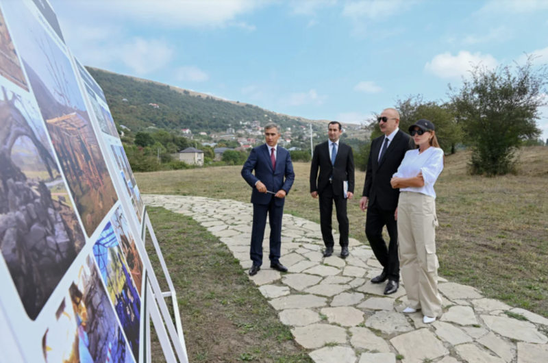 Prezident Şamaxıda Pir Ömər Sultan ziyarətgahında aparılan konservasiya işləri ilə tanış olub - FOTO