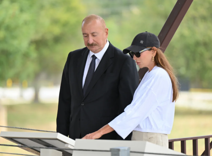 Prezident Şamaxıda Pir Ömər Sultan ziyarətgahında aparılan konservasiya işləri ilə tanış olub - FOTO