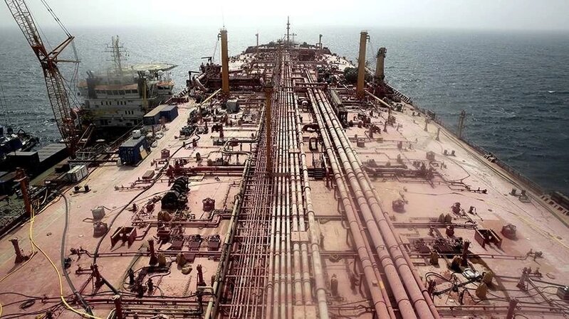 Toqo bayrağı altında üzən tanker Hörmüz boğazında yanğına səbəb olub