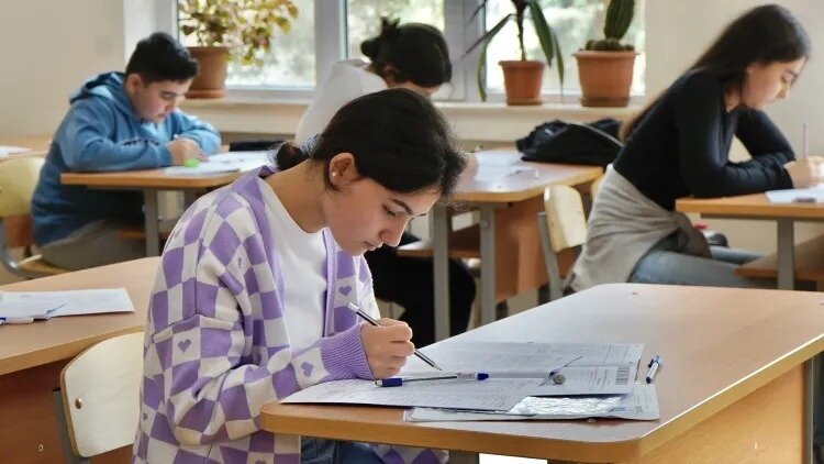 Şagirdlərin məktəbdə aldıqları qiymətlərlə imtahan nəticələri niyə üst-üstə düşmür? - AÇIQLAMA